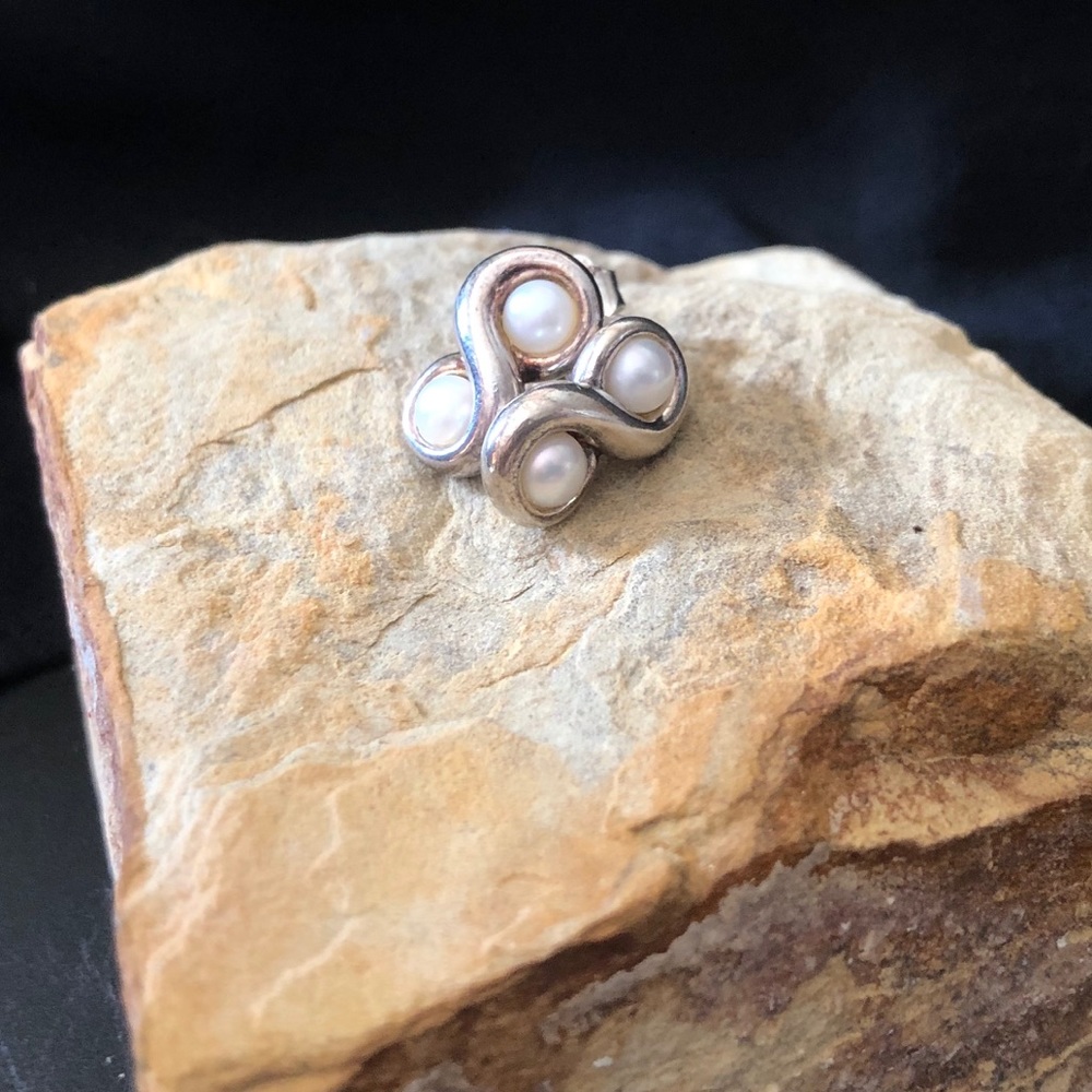 Tiffany’s infinity pearl earrings